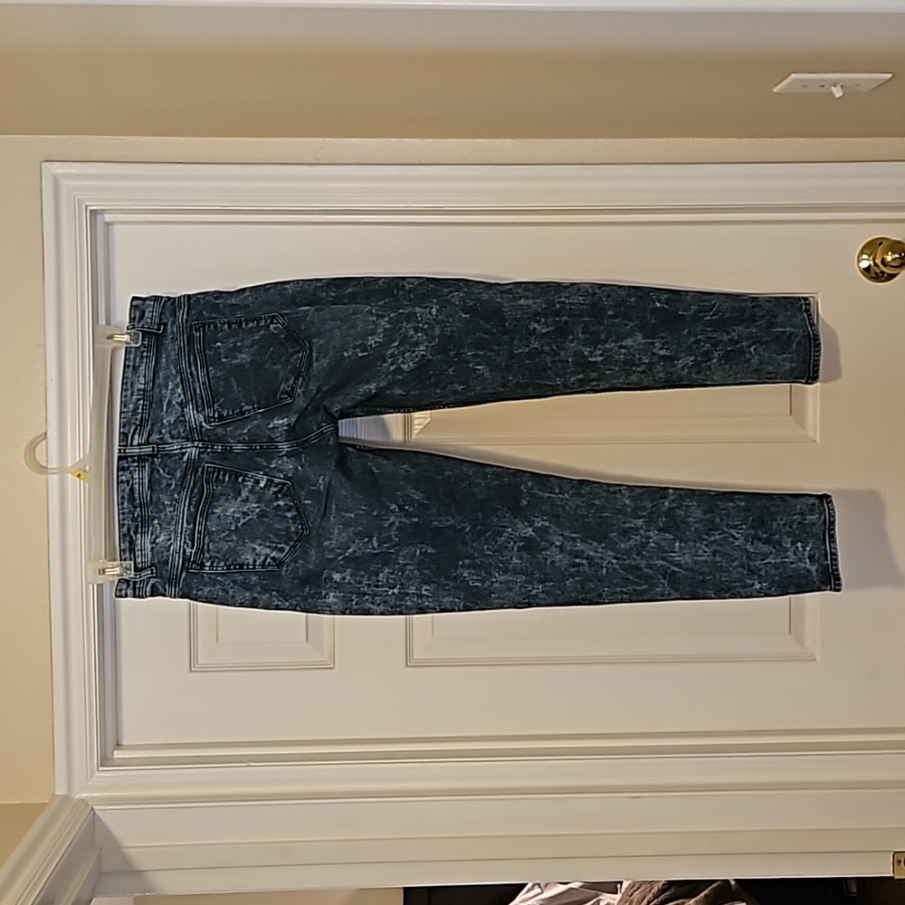 Divided acid washed, distressed skinny jeans Jr's sz 10 - Picture 2 of 10